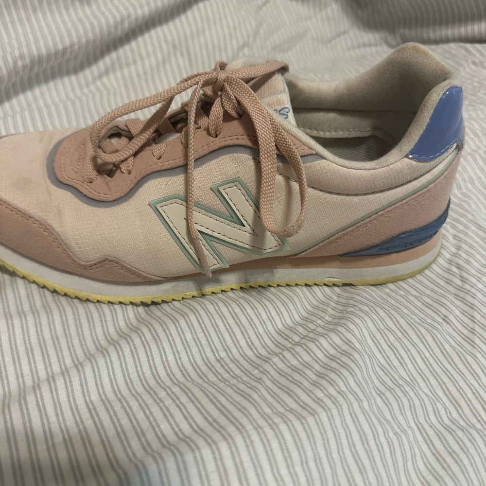 New Balance Women's light pink and Blue Sneakers